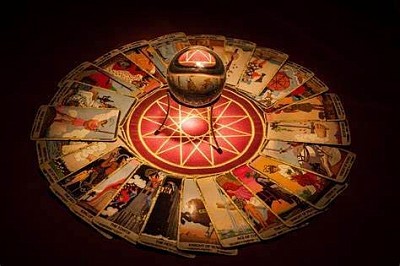 Grâce à mes consultations de voyance amoureuse, découvrez des réponses claires sur votre relation, votre avenir amoureux ou les obstacles qui freinent votre bonheur. Cette voyance vous offre une guidance précieuse pour naviguer dans votre vie sentimentale, prendre des décisions éclairées et avancer avec confiance.